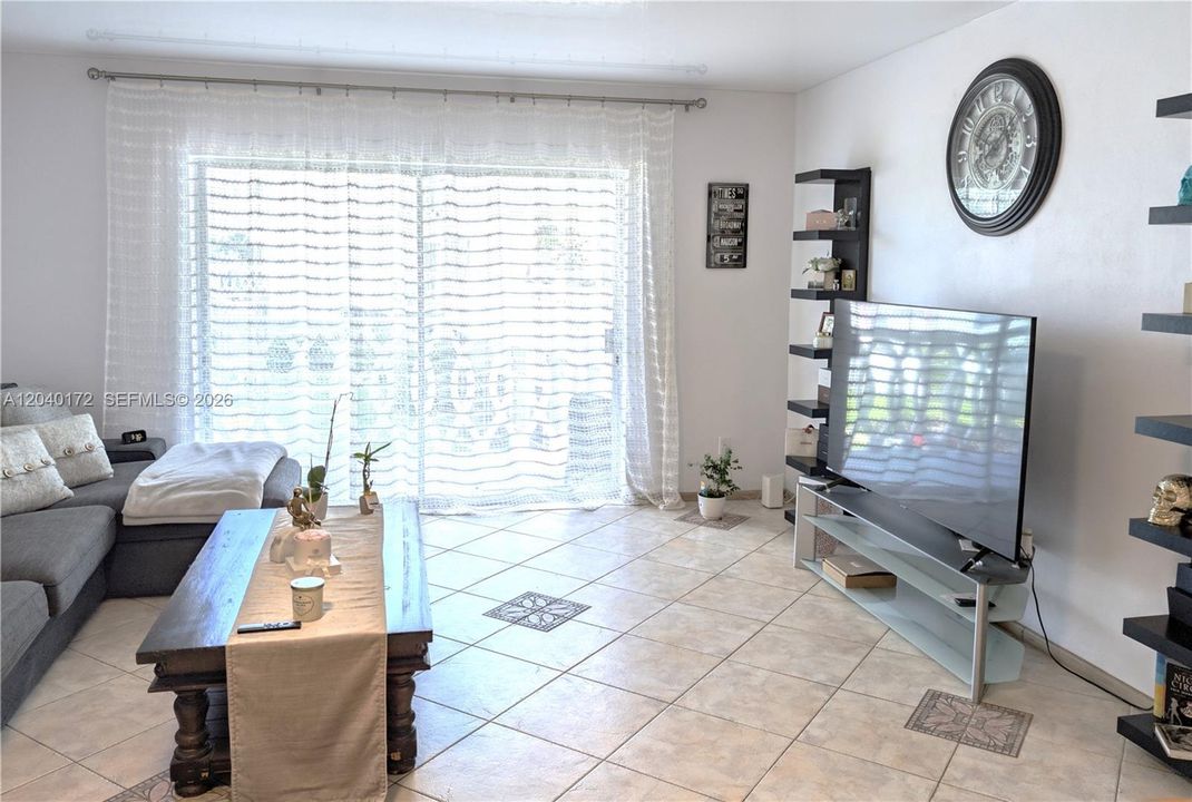 В аренду: $2,000 (1 спален, 1 ванн, 730 Квадратных фут)
