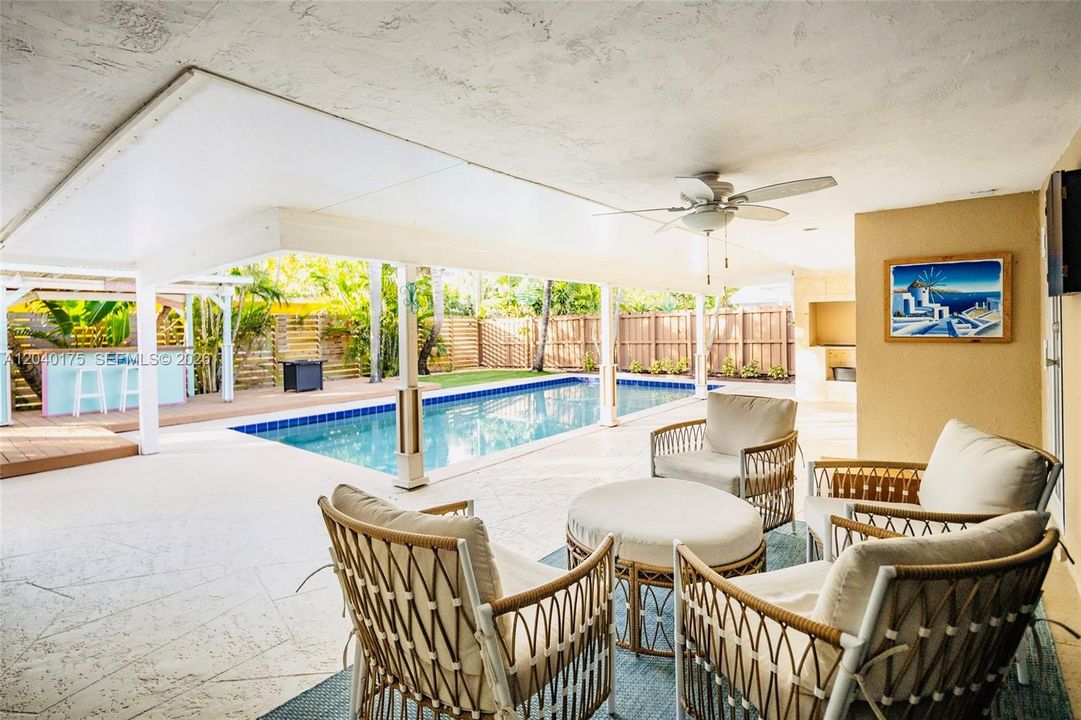 En Venta: $899,900 (3 camas, 2 baños, 1575 Pies cuadrados)