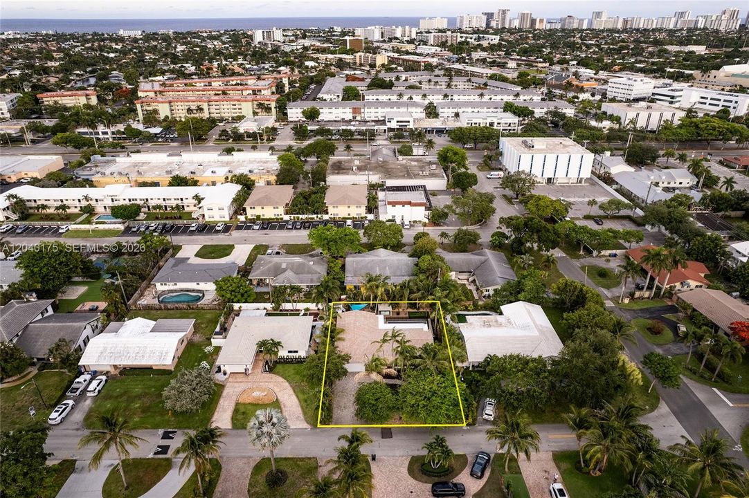 En Venta: $899,900 (3 camas, 2 baños, 1575 Pies cuadrados)