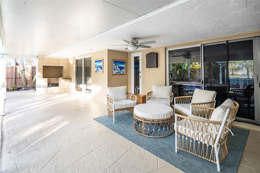 En Venta: $899,900 (3 camas, 2 baños, 1575 Pies cuadrados)