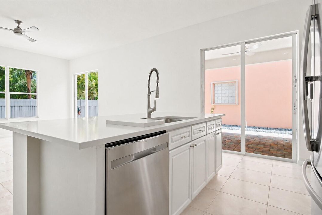207-ISLE-VERDE-WAY-33418-028