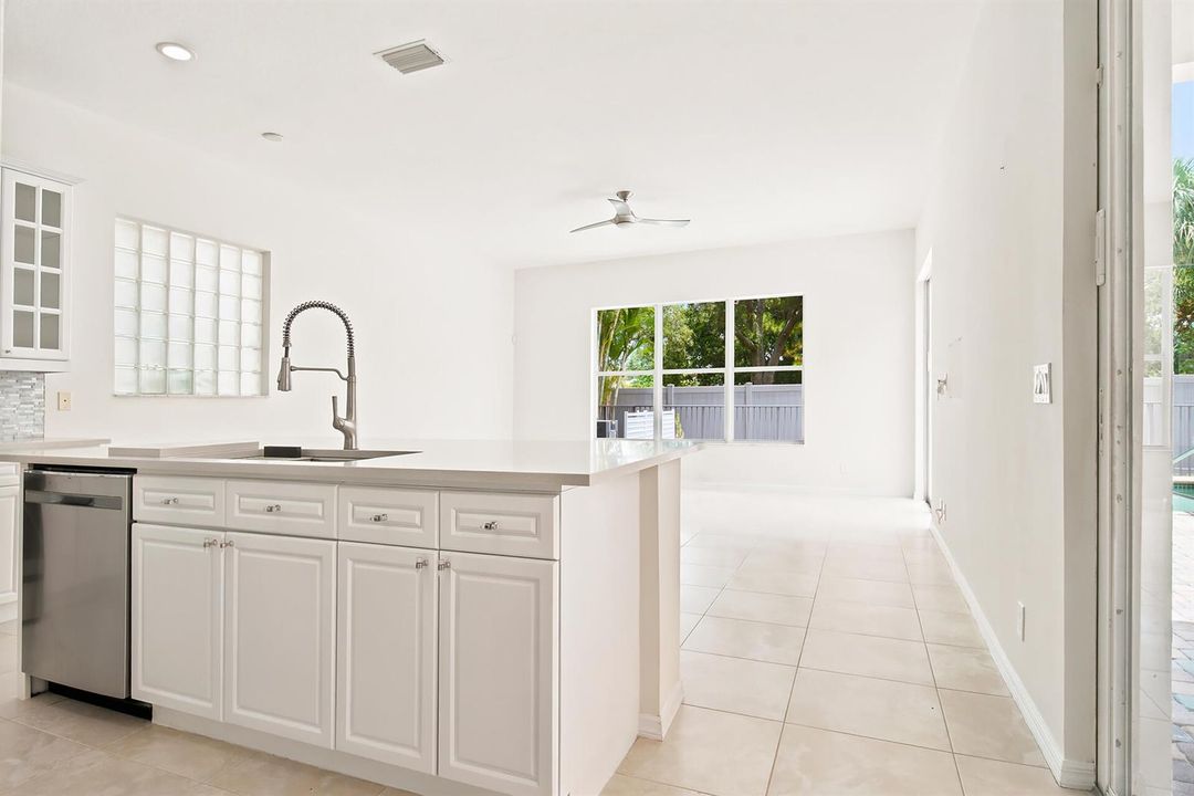 207-ISLE-VERDE-WAY-33418-022
