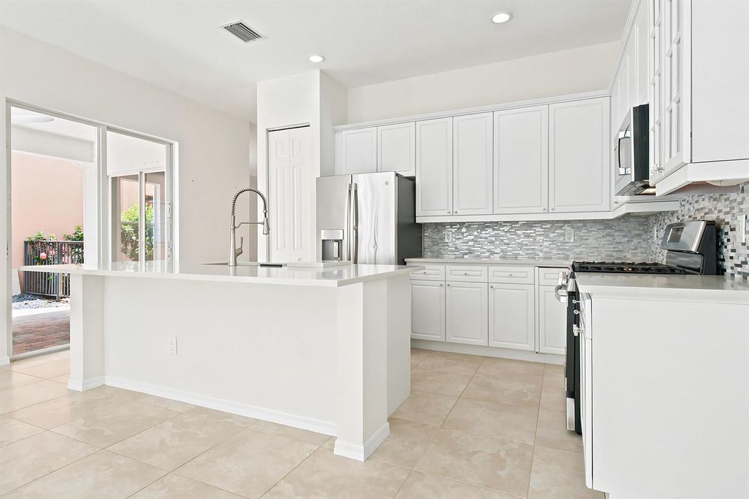 207-ISLE-VERDE-WAY-33418-025