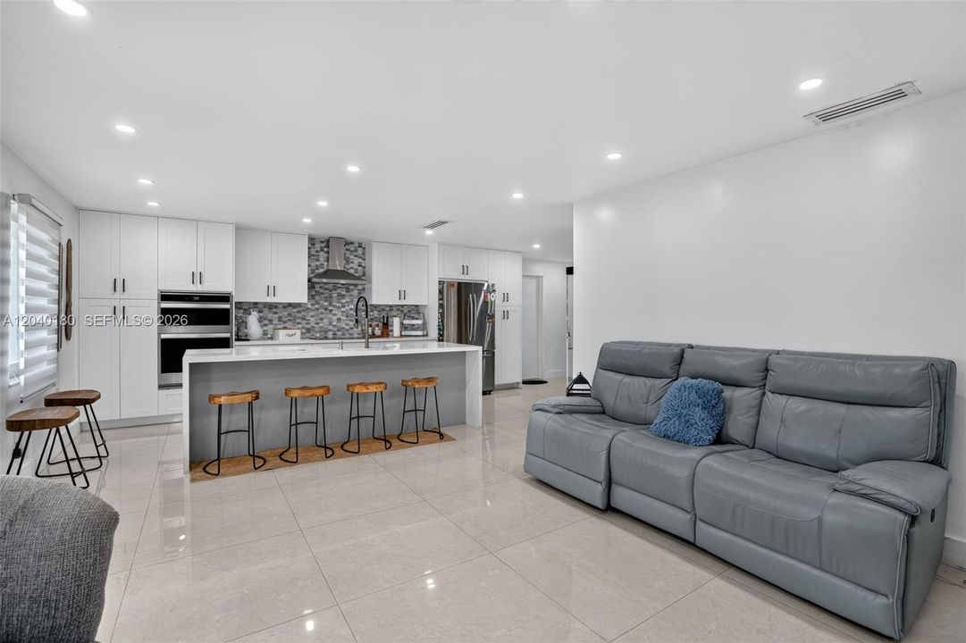 For Sale: $800,000 (3 beds, 2 baths, 1188 Square Feet)