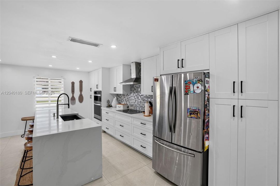 For Sale: $800,000 (3 beds, 2 baths, 1188 Square Feet)
