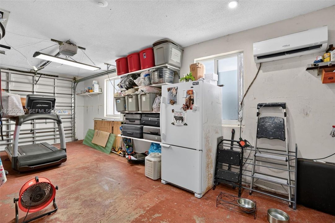 For Sale: $800,000 (3 beds, 2 baths, 1188 Square Feet)