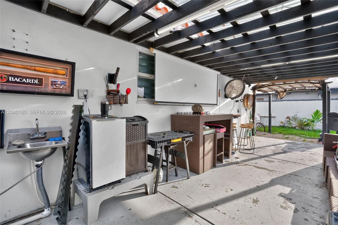 For Sale: $800,000 (3 beds, 2 baths, 1188 Square Feet)