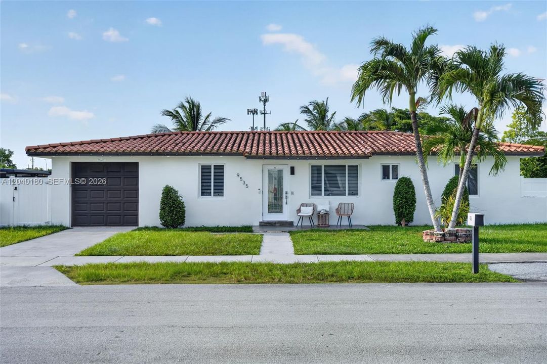 For Sale: $800,000 (3 beds, 2 baths, 1188 Square Feet)