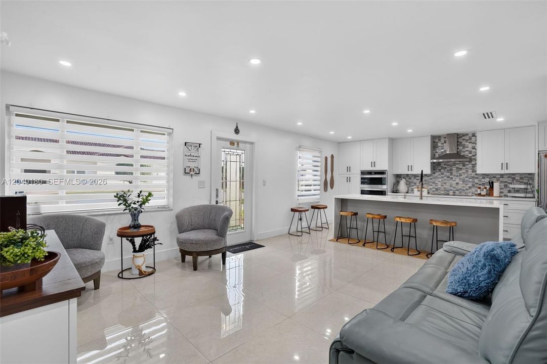 For Sale: $800,000 (3 beds, 2 baths, 1188 Square Feet)