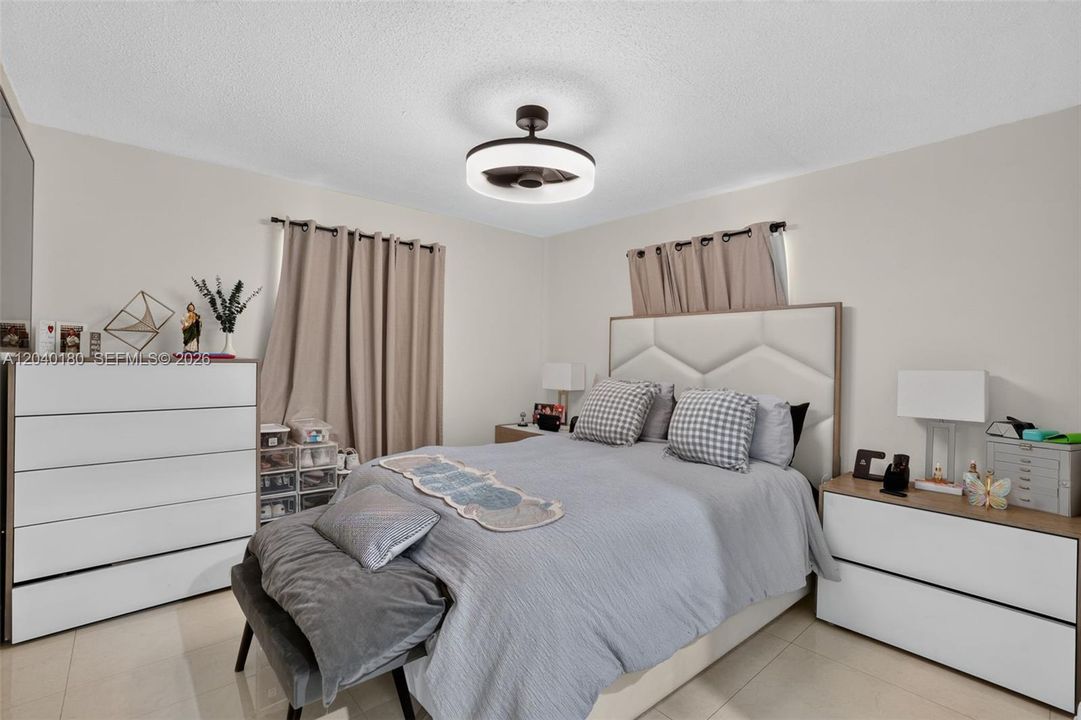 For Sale: $800,000 (3 beds, 2 baths, 1188 Square Feet)