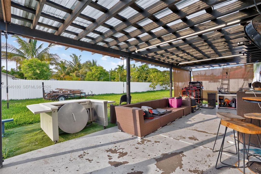 For Sale: $800,000 (3 beds, 2 baths, 1188 Square Feet)