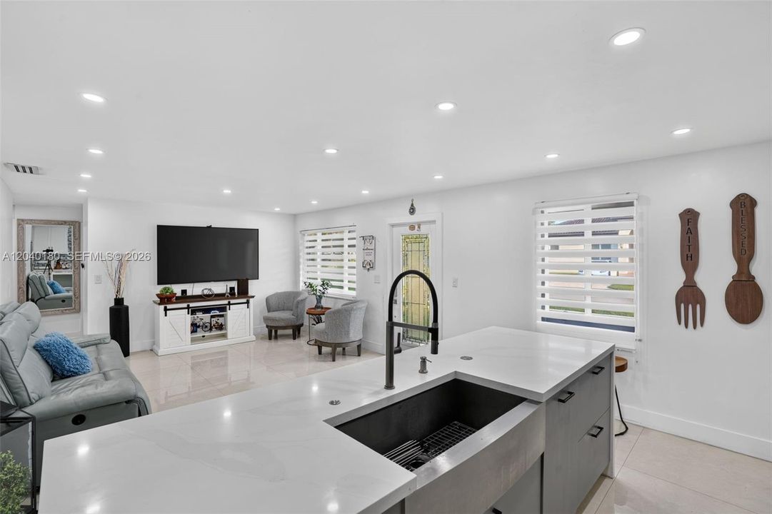 For Sale: $800,000 (3 beds, 2 baths, 1188 Square Feet)