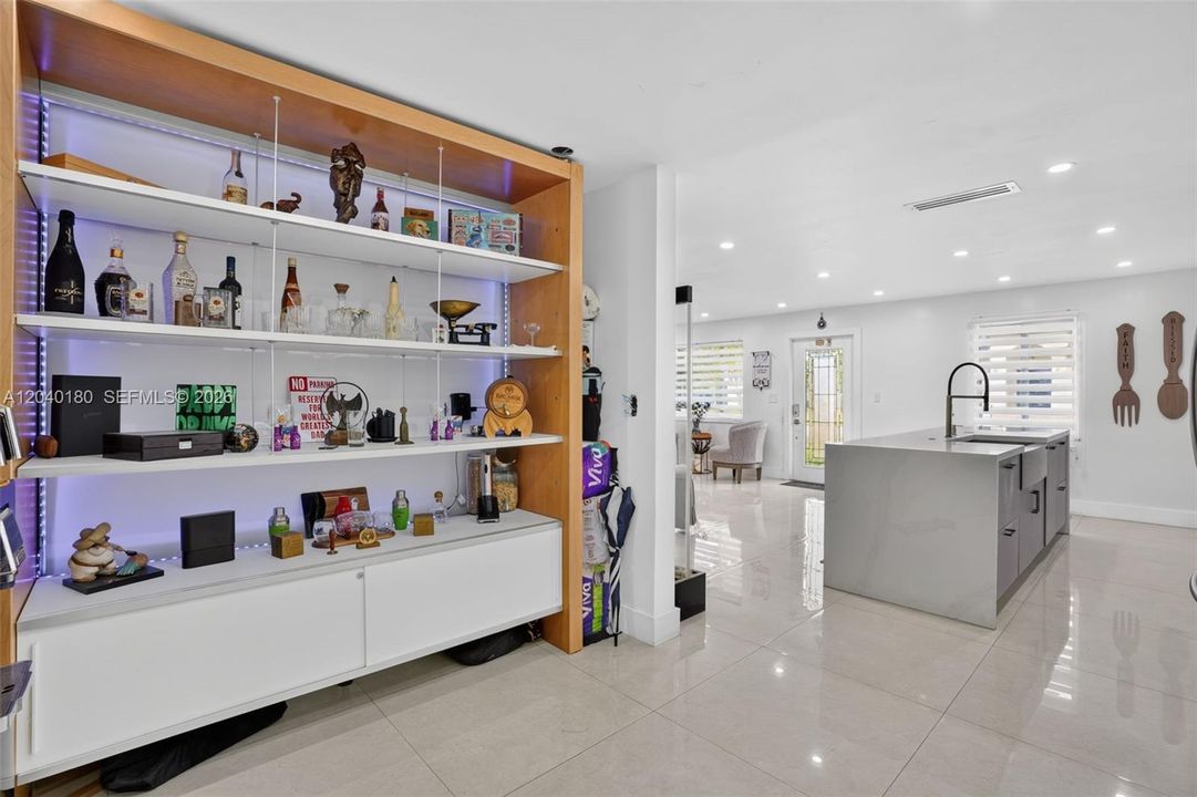 For Sale: $800,000 (3 beds, 2 baths, 1188 Square Feet)