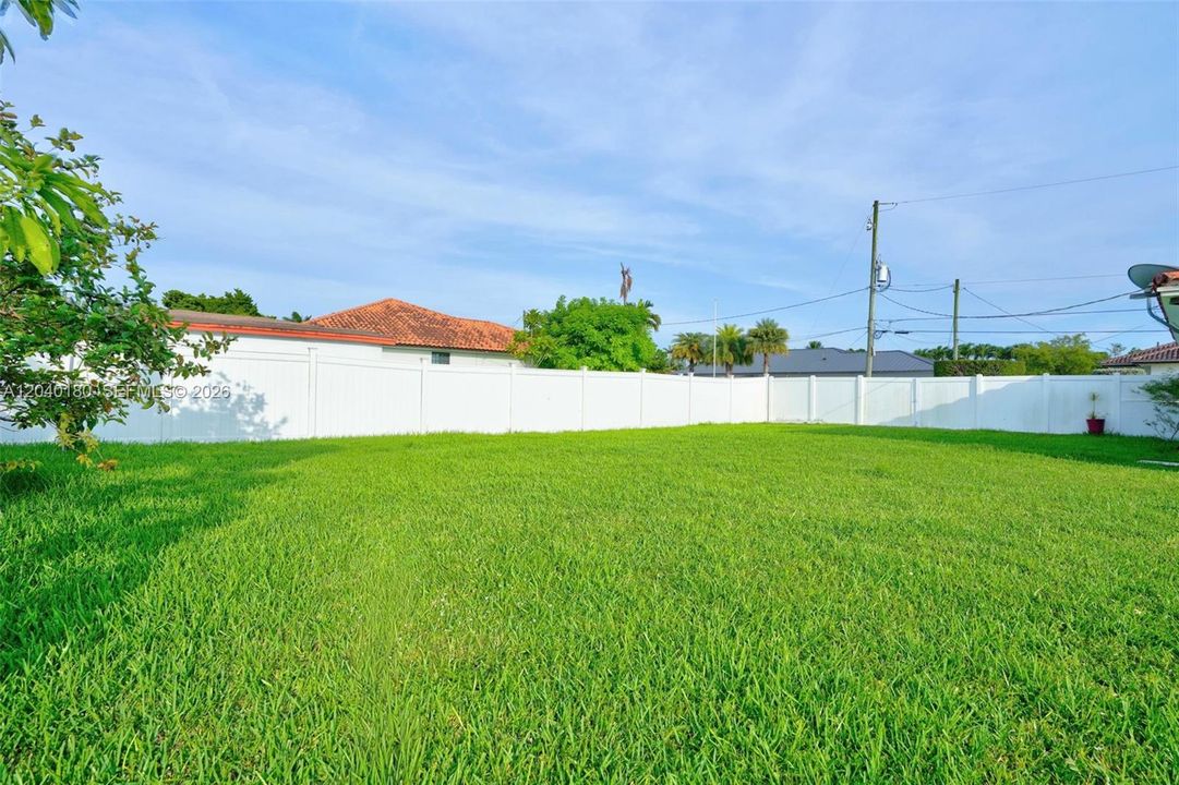 For Sale: $800,000 (3 beds, 2 baths, 1188 Square Feet)