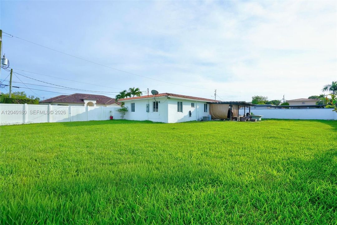 For Sale: $800,000 (3 beds, 2 baths, 1188 Square Feet)