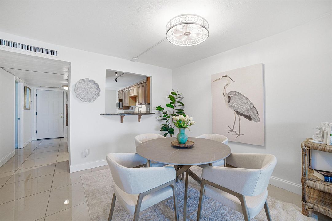Dining area - Boca raton waterfront cond