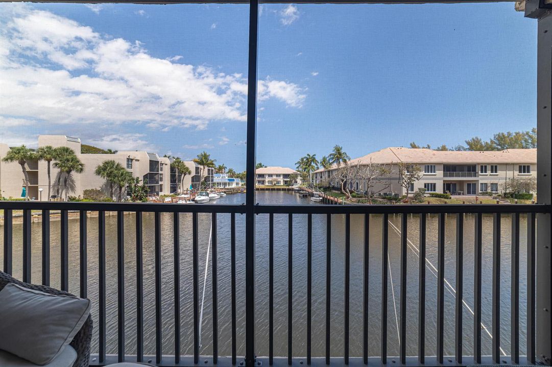 Balcony view - Boca Raton waterfront con