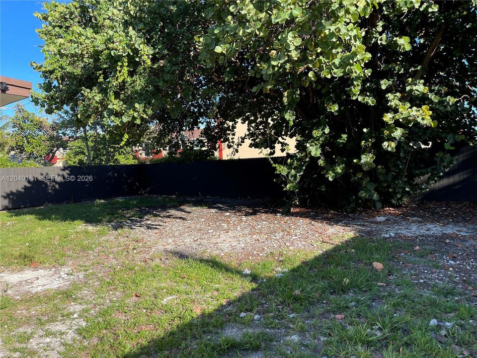 For Rent: $3,200 (3 beds, 2 baths, 1292 Square Feet)