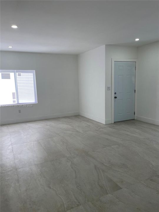 For Rent: $3,200 (3 beds, 2 baths, 1292 Square Feet)