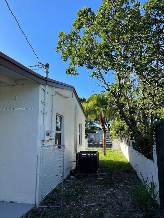 For Rent: $3,200 (3 beds, 2 baths, 1292 Square Feet)