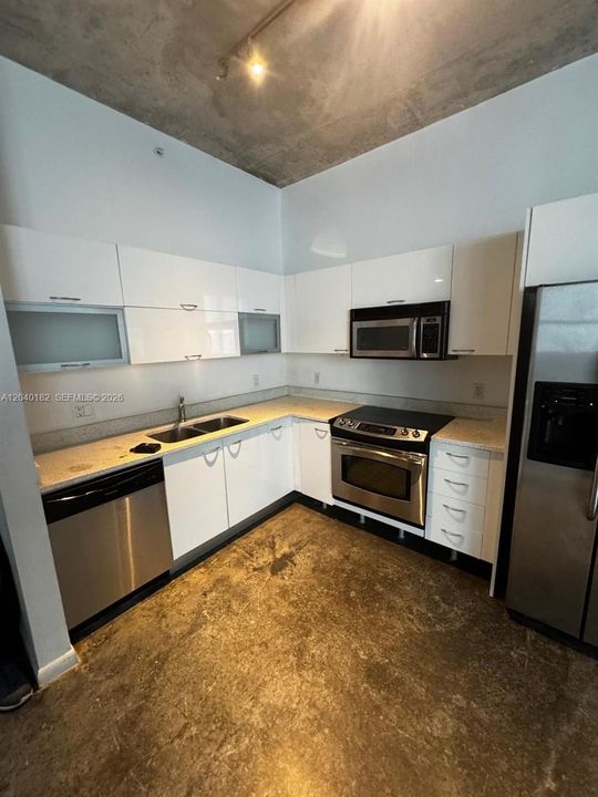 В аренду: $2,200 (1 спален, 1 ванн, 644 Квадратных фут)