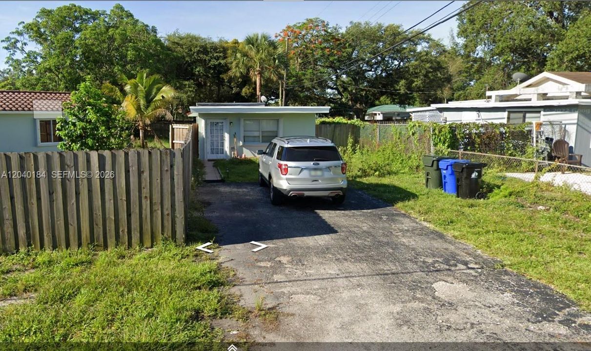 For Rent: $2,100 (1 beds, 1 baths, 769 Square Feet)