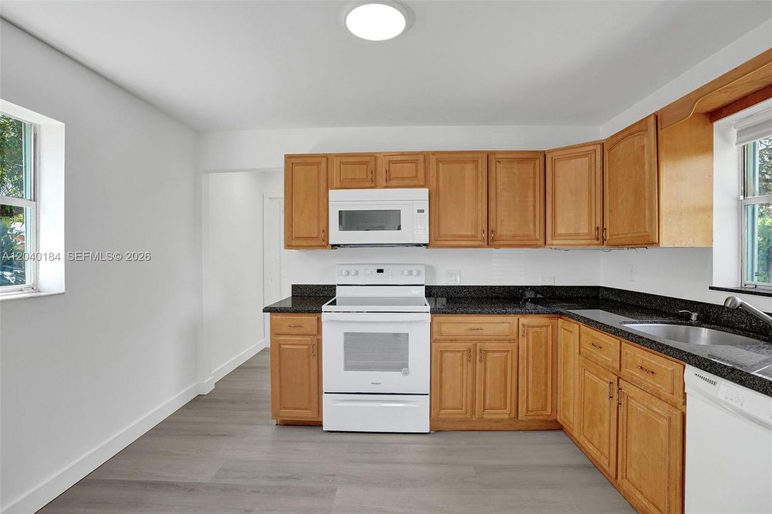 For Rent: $2,100 (1 beds, 1 baths, 769 Square Feet)