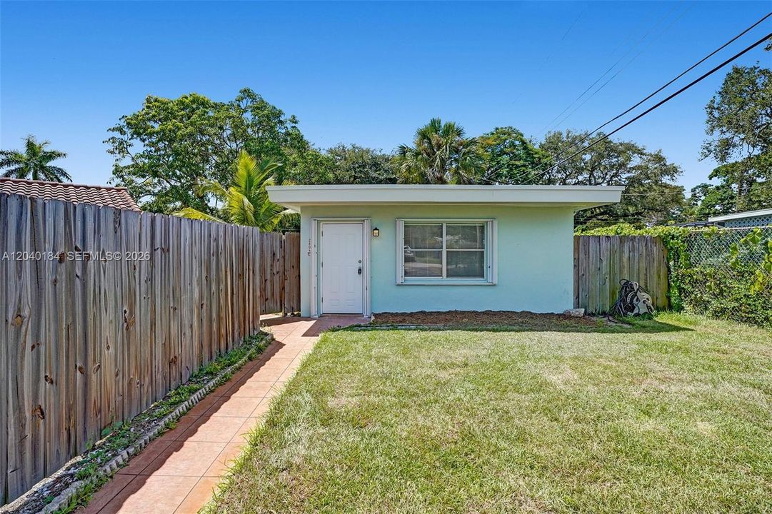 For Rent: $2,100 (1 beds, 1 baths, 769 Square Feet)