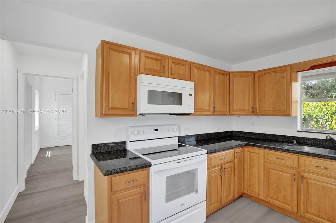 For Rent: $2,100 (1 beds, 1 baths, 769 Square Feet)