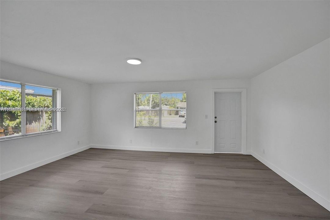 For Rent: $2,100 (1 beds, 1 baths, 769 Square Feet)