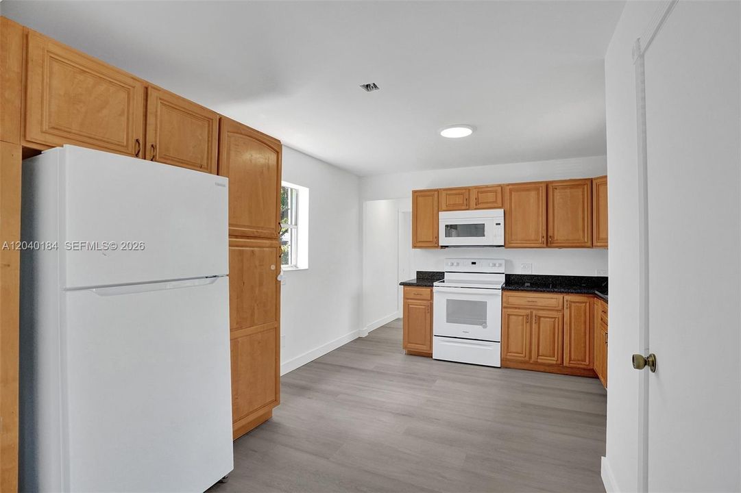 For Rent: $2,100 (1 beds, 1 baths, 769 Square Feet)