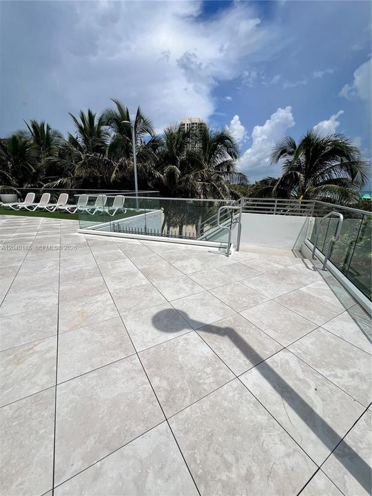 Walk to direct Beach Access
