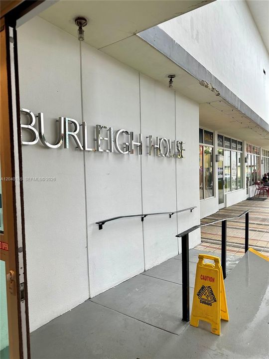 En Renta: $2,950 (1 camas, 2 baños, 912 Pies cuadrados)