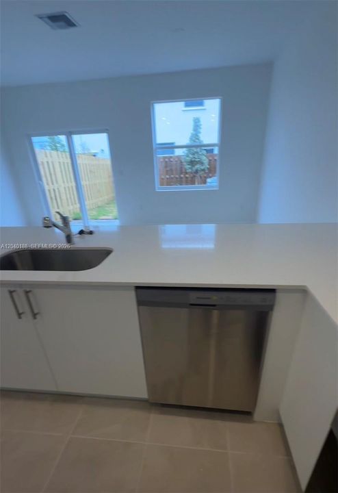 В аренду: $2,500 (3 спален, 2 ванн, 1414 Квадратных фут)