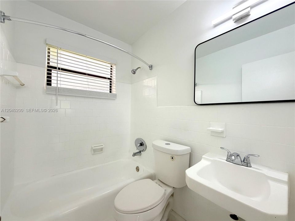 На продажу: $465,000 (4 спален, 2 ванн, 1184 Квадратных фут)