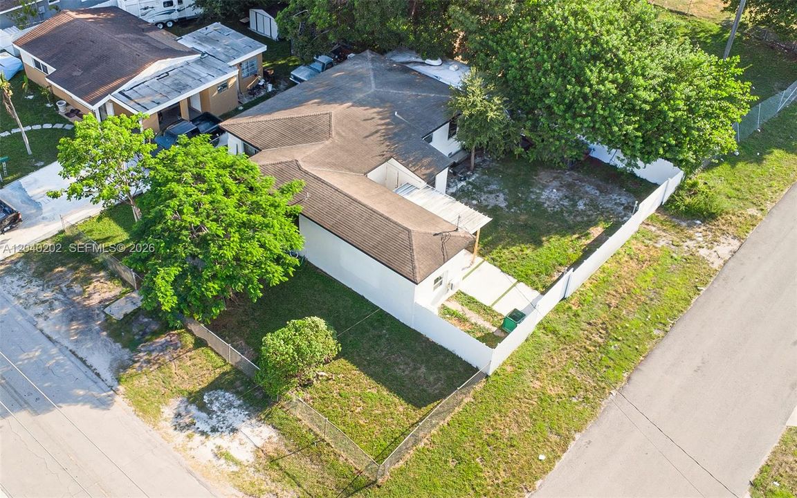 На продажу: $450,000 (4 спален, 2 ванн, 1484 Квадратных фут)