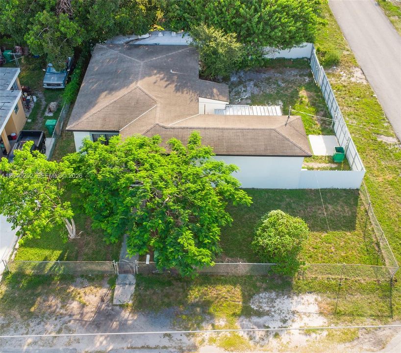 На продажу: $450,000 (4 спален, 2 ванн, 1484 Квадратных фут)