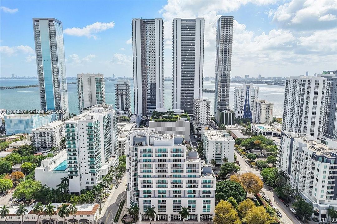 For Sale: $315,000 (1 beds, 1 baths, 679 Square Feet)