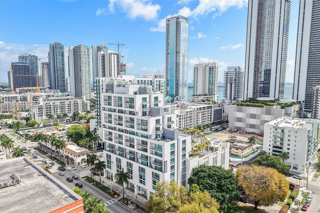 For Sale: $315,000 (1 beds, 1 baths, 679 Square Feet)