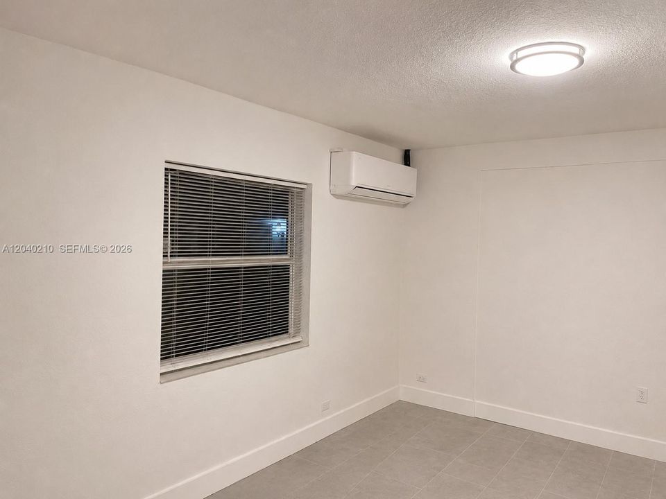 For Rent: $1,700 (1 beds, 1 baths, 1865 Square Feet)