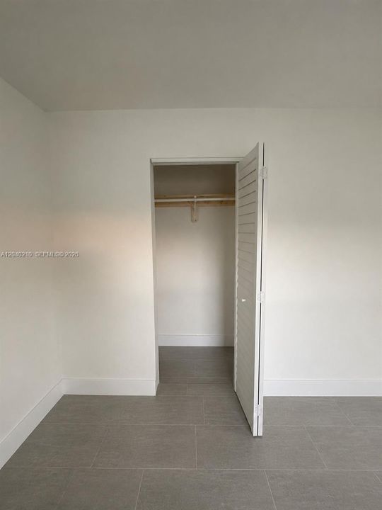For Rent: $1,700 (1 beds, 1 baths, 1865 Square Feet)
