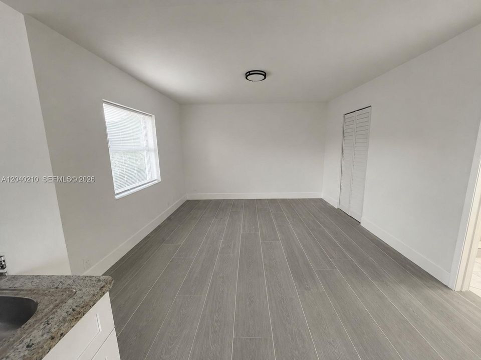 For Rent: $1,700 (1 beds, 1 baths, 1865 Square Feet)
