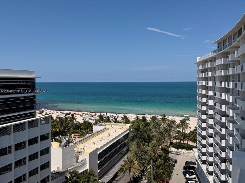For Sale: $550,000 (1 beds, 1 baths, 835 Square Feet)