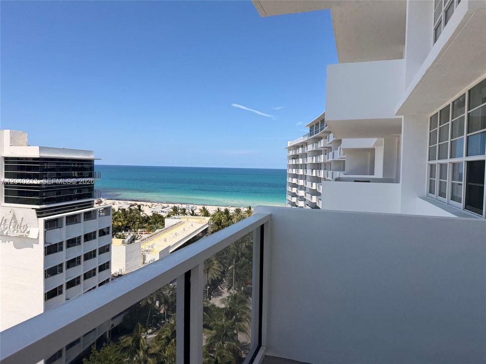 For Sale: $550,000 (1 beds, 1 baths, 835 Square Feet)