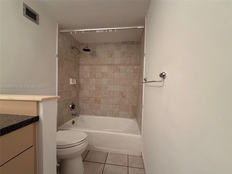 For Sale: $550,000 (1 beds, 1 baths, 835 Square Feet)