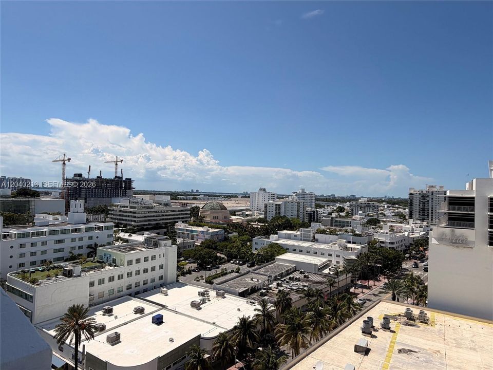 For Sale: $550,000 (1 beds, 1 baths, 835 Square Feet)