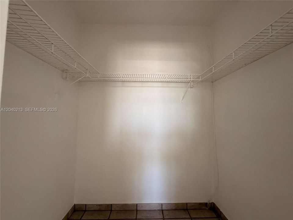 For Sale: $550,000 (1 beds, 1 baths, 835 Square Feet)