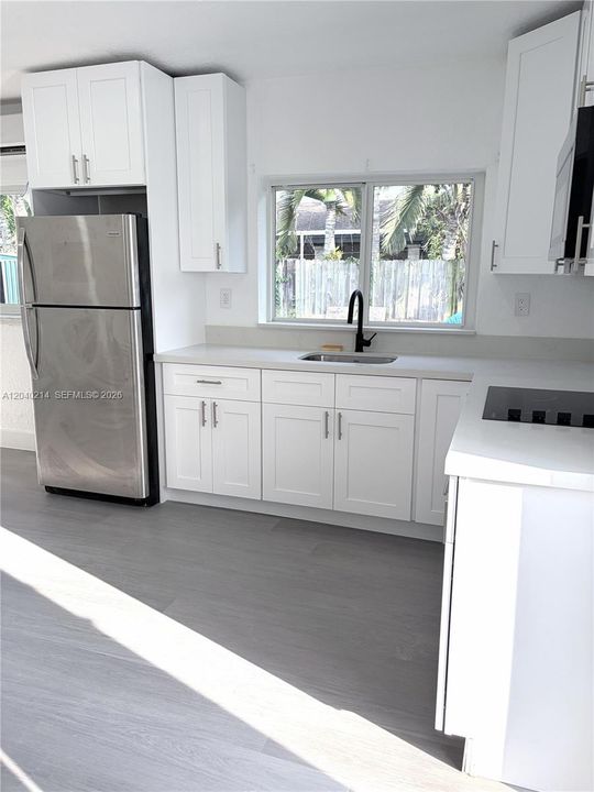 For Rent: $1,300 (1 beds, 1 baths, 1940 Square Feet)