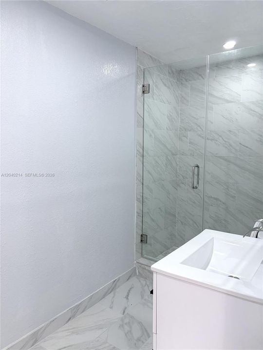 For Rent: $1,300 (1 beds, 1 baths, 1940 Square Feet)