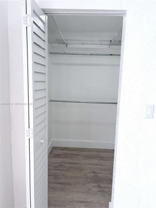 For Rent: $1,300 (1 beds, 1 baths, 1940 Square Feet)